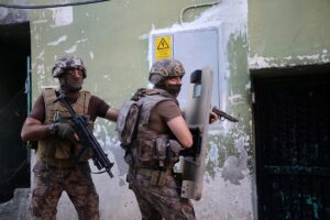 MERSİN (AA) – Mersin'de, terör örgütü DEAŞ üyesi oldukları iddia