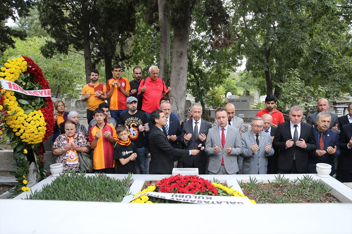 Metin Oktay, vefatının 31. yıl dönümünde kabri başında anıldı