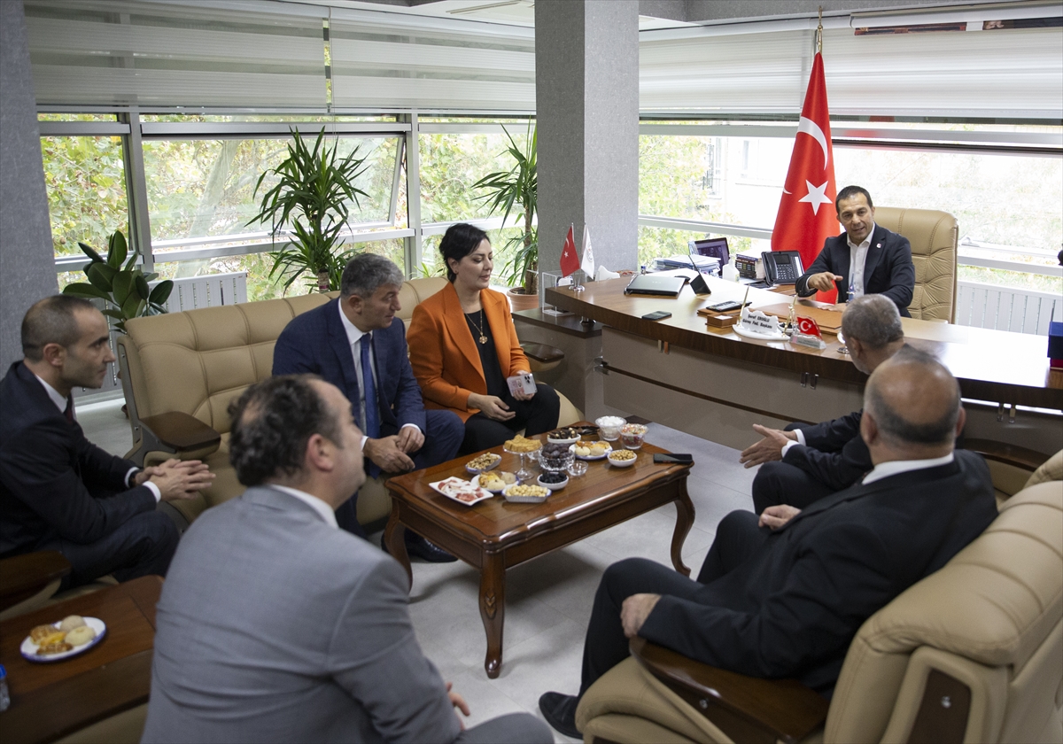 MHP milletvekillerinden Türkiye Güreş Federasyonu Başkanı Şeref Eroğlu'na ziyaret