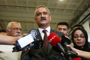 - "Bugün itibarıyla 710 bin çırak-kalfanın olduğu iş gücü piyasasını