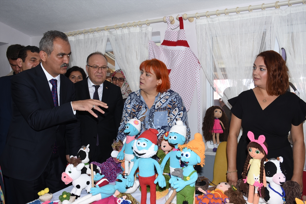 Milli Eğitim Bakanı Özer, Zonguldak'ta köy yaşam merkezi açılışına katıldı: