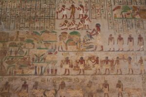 -12. Firavun hanedanlığına mensup Amenhotep ve IV. Khnumhotep'in mezarlarının MÖ