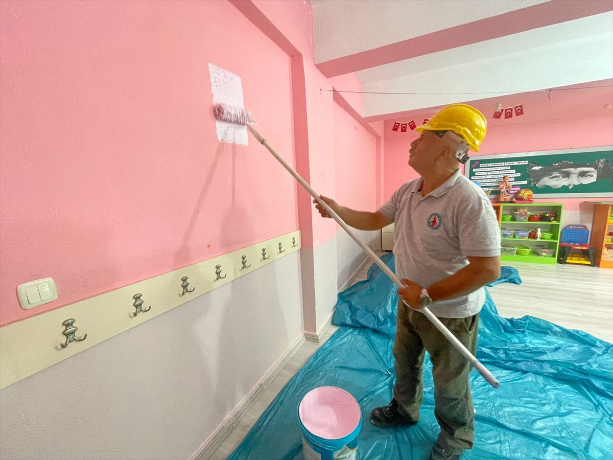 Muğla'da okulların tadilatını meslek lisesi öğrencileri yapıyor