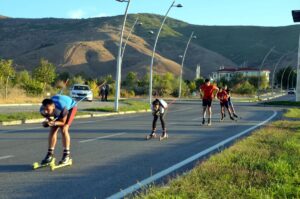 MUŞ (AA) – Muş'ta elde ettikleri başarılarla göz dolduran kayaklı