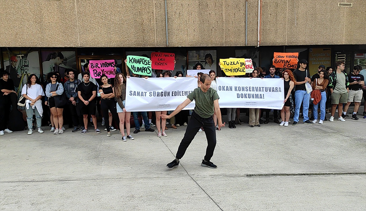 Okan Üniversitesi Konservatuvarı öğrencileri kampüslerinin taşınmasını protesto etti
