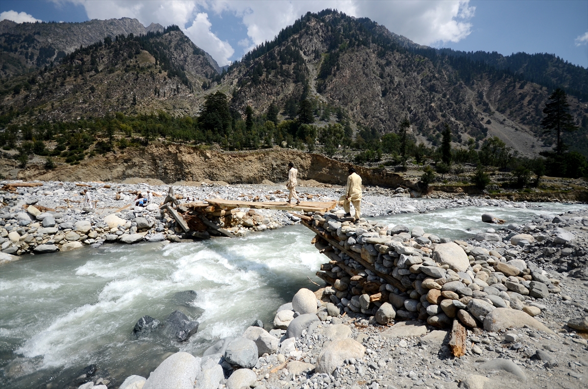 Pakistan'ın Svat bölgesindeki selin yol açtığı yıkım, köylüleri zor durumda bıraktı