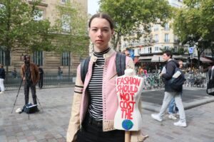 PARİS (AA) – Fransa'nın başkenti Paris'te gençler "iklim" için gösteri