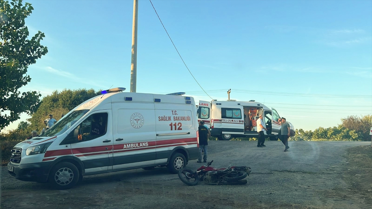 Sakarya'da devrilen motosikletteki iki genç hayatını kaybetti