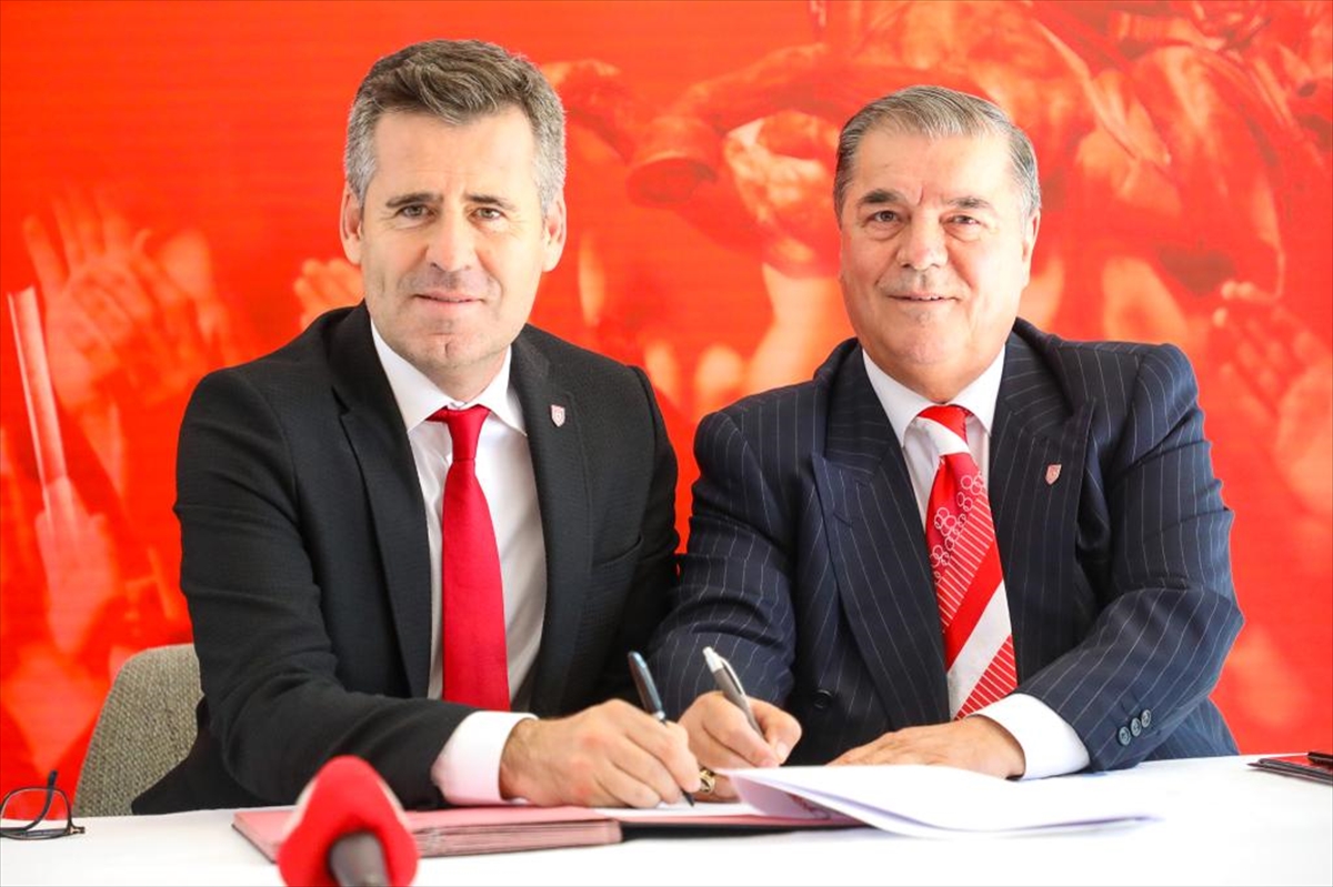 Samsunspor, teknik direktör Hüseyin Eroğlu ile resmi sözleşme imzaladı