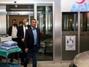 İSTANBUL (AA) – Sarıyer'de, motosiklet ile hafif ticari aracın çarpıştığı