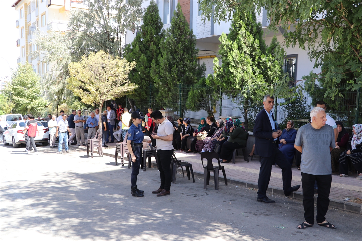 Şehit Ulaştırma Sözleşmeli Er Aybek'in Gaziantep'teki ailesine acı haber verildi