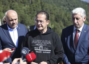 ANKARA (AA) – Zehirlenme şüphesiyle Ankara Üniversitesi Veteriner Fakültesi Hayvan