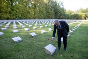 BUDAPEŞTE (AA) – TBMM Başkanı Mustafa Şentop, Macaristan'daki Türk Şehitliği'ni