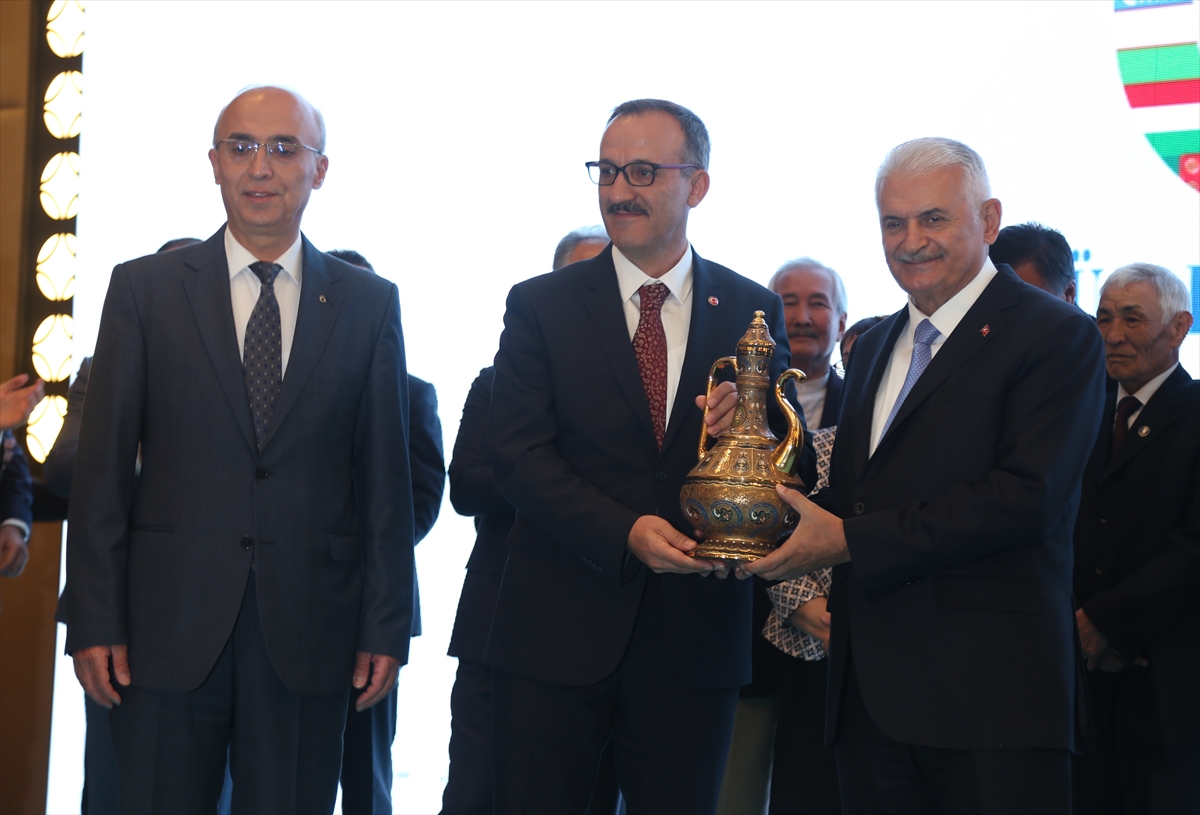 TDT Aksakallılar Heyeti Başkanı Binali Yıldırım, Bursa'da ödül töreninde konuştu: