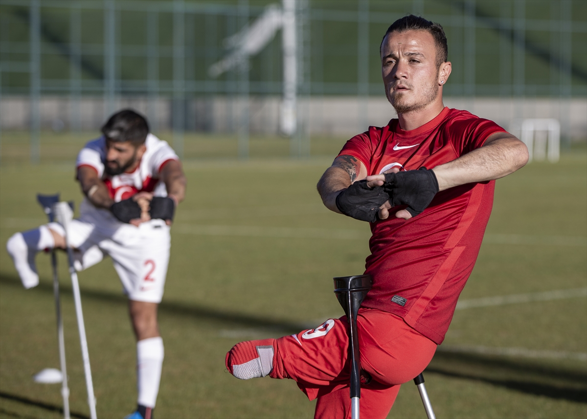 “Tek bacağımla oynayamam” dediği futbolda Dünya Kupası'nı kaldırmak istiyor