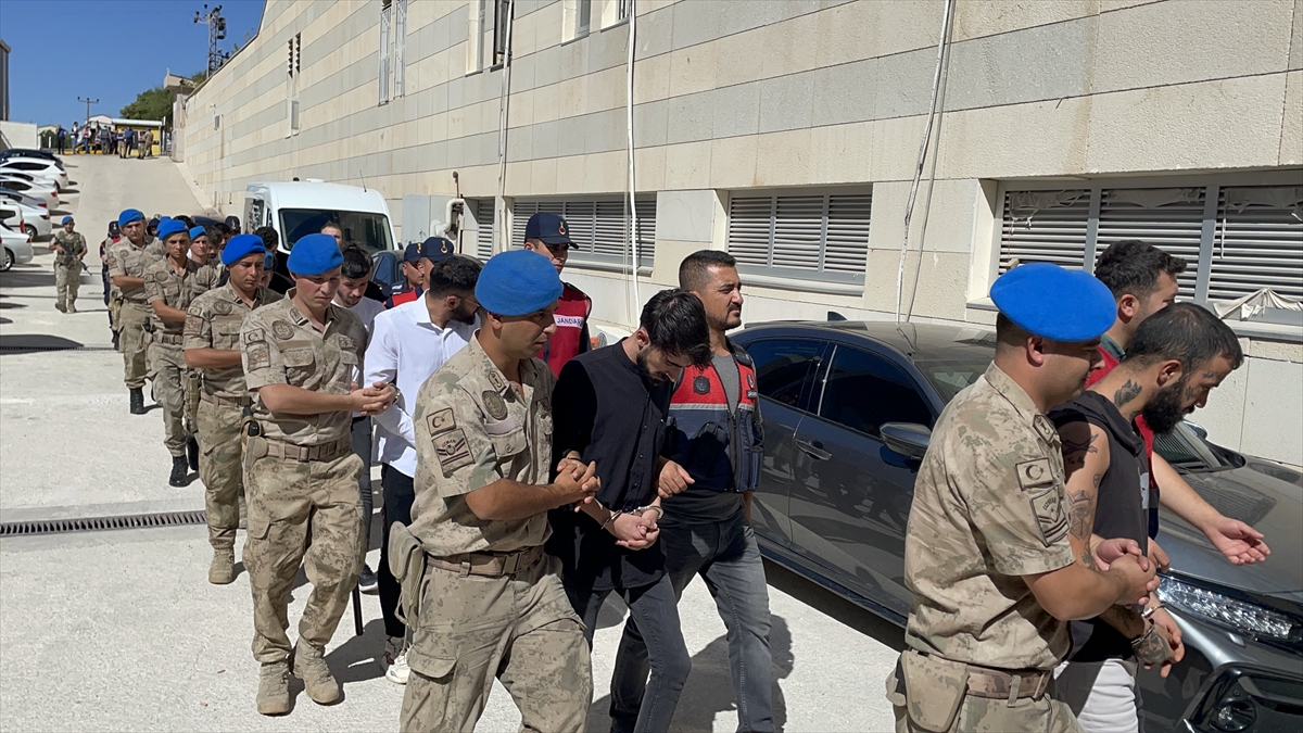 ELAZIĞ (AA) – Elazığ merkezli 5 ilde düzenlenen operasyonda telefonlara