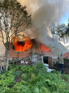 TRABZON (AA) – Akçaabat ilçesinde çıkan yangında, yatalak hasta hayatını