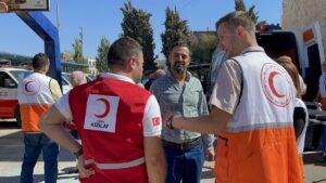 - Filistin Kızılayı tarafından bugün teslim alınan ambulanslardan 5'ini Türk