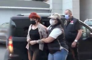 İSTANBUL (AA) – "Silahlı terör örgütüne üye olmak" suçundan aranan