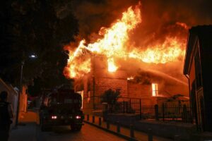 İSTANBUL (AA) – Zeytinburnu'nda Tarihi Merkez Efendi Fırını'nda çıkan yangın