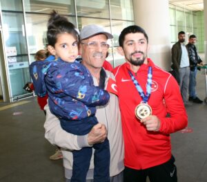 İZMİR (AA) – İspanya'daki 23 Yaş Altı Dünya Güreş Şampiyonası'nda