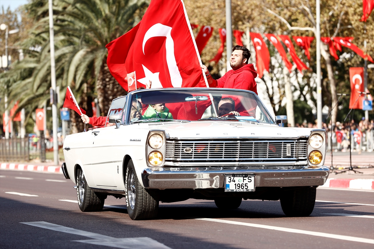 İstanbul'da 29 Ekim Cumhuriyet Bayramı kapsamında tören düzenlendi