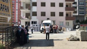 ADANA (AA) – Adana'nın merkez Seyhan ilçesinde inşaat halindeki binada