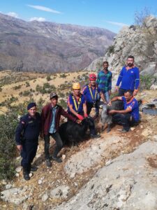 ADIYAMAN (AA) – Kahta ilçesinde sarp kayalıklarda mahsur kalan 2