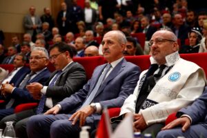 - "Yunanistan'ın, komşumuz olarak Türkiye'yle arasındaki meseleleri varsa müzakere masasında