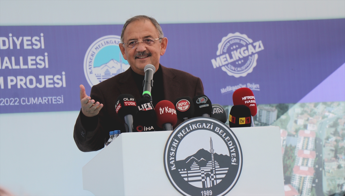 AK Partili Özhaseki, Kayseri'de kentsel dönüşüm temel atma töreninde konuştu: