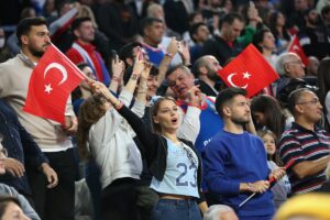 - Anadolu Efes: 79 - Fenerbahçe Beko: 88