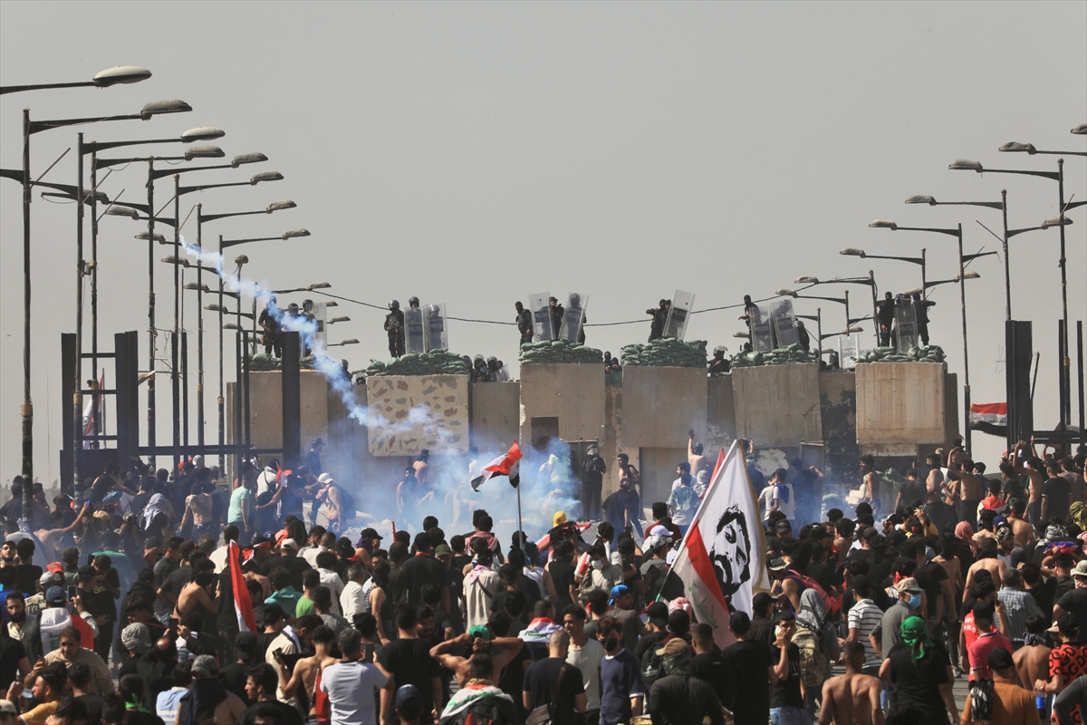 Bağdat’ta göstericilere biber gazlı müdahale
