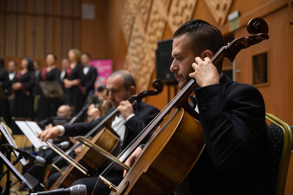 Başkent Kültür Yolu Festivali'nde sanatçı Ahmet Özhan ve Gülşen Kutlu konser verdi
