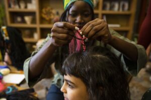 ANKARA (AA) – Nijeryalı saç örgüsü kuaförü Esther Dilara James,