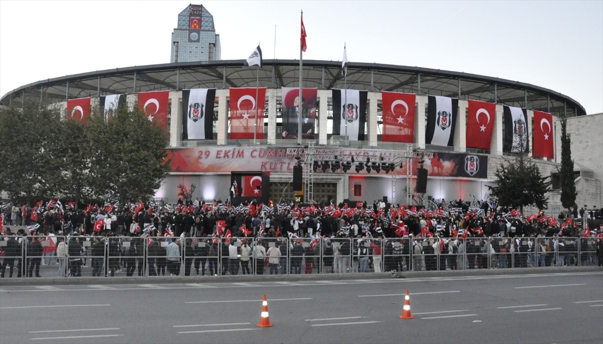 Beşiktaş Kulübü, Cumhuriyet Bayramı'nı Vodafone Park'ta kutladı