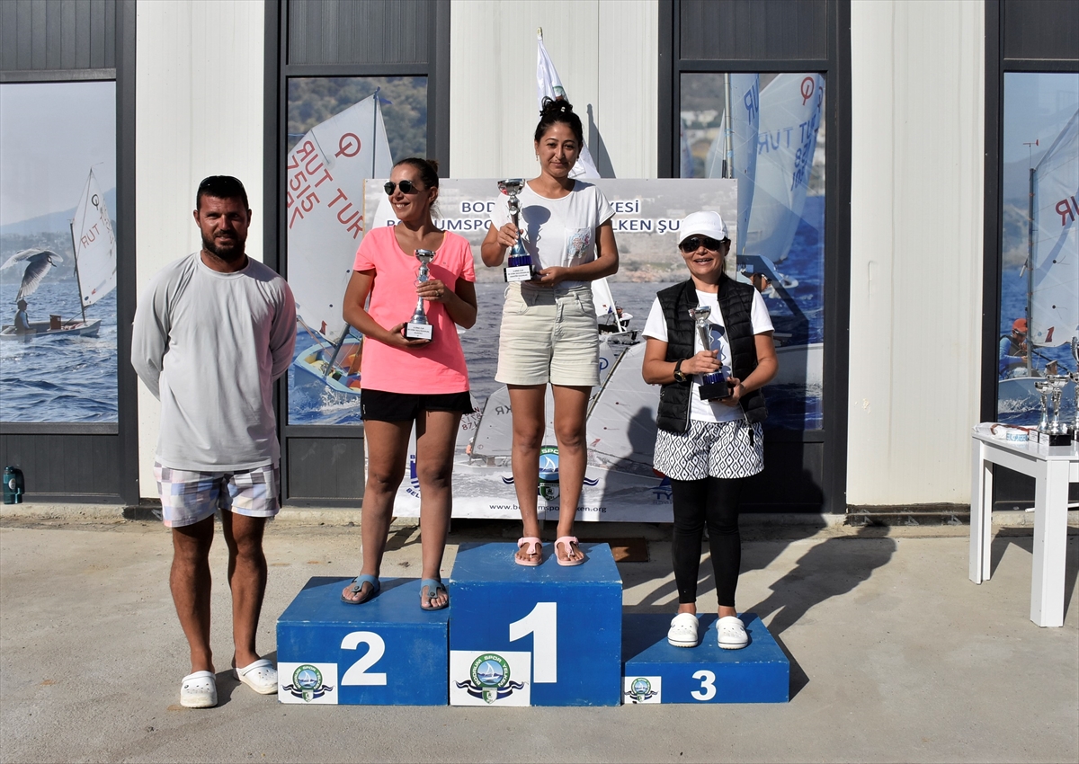 Bodrum'da çocukların hakemlik yaptığı “Dino Cup”ta veliler yarıştı