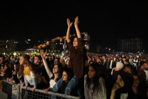 - Şırnak'ın Cizre ilçesindeki Dicle Nehri kıyısında düzenlenen konserde Dosso