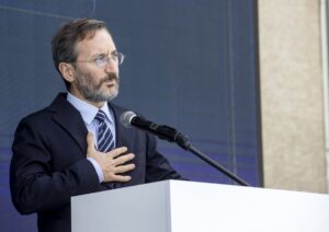 - "Söylenenin aksine okuma gündelik hayatımızın önemli bir unsuru olarak