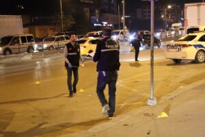 DENİZLİ (AA) – Denizli'nin Pamukkale ilçesinde, kaldırımda yürürken silahlı saldırıya