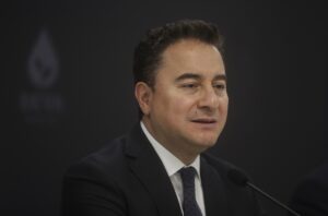 - "Dış politikada olur olmaz maceralarla oyalanmayacağız. Bizim istikametimiz Avrupa