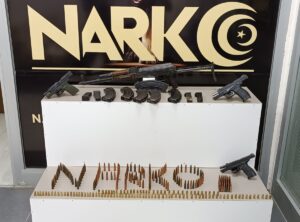 DİYARBAKIR (AA) – Diyarbakır'ın Bismil ilçesinde polis ekiplerince durdurulan bir