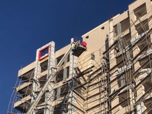 DİYARBAKIR (AA) – Diyarbakır'da bir inşattaki iskelede meydana gelen çökme