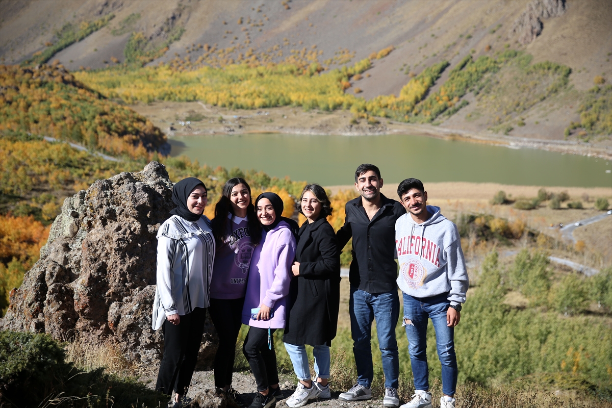 Doğaseverler Nemrut Krater Gölü'nü gezdi