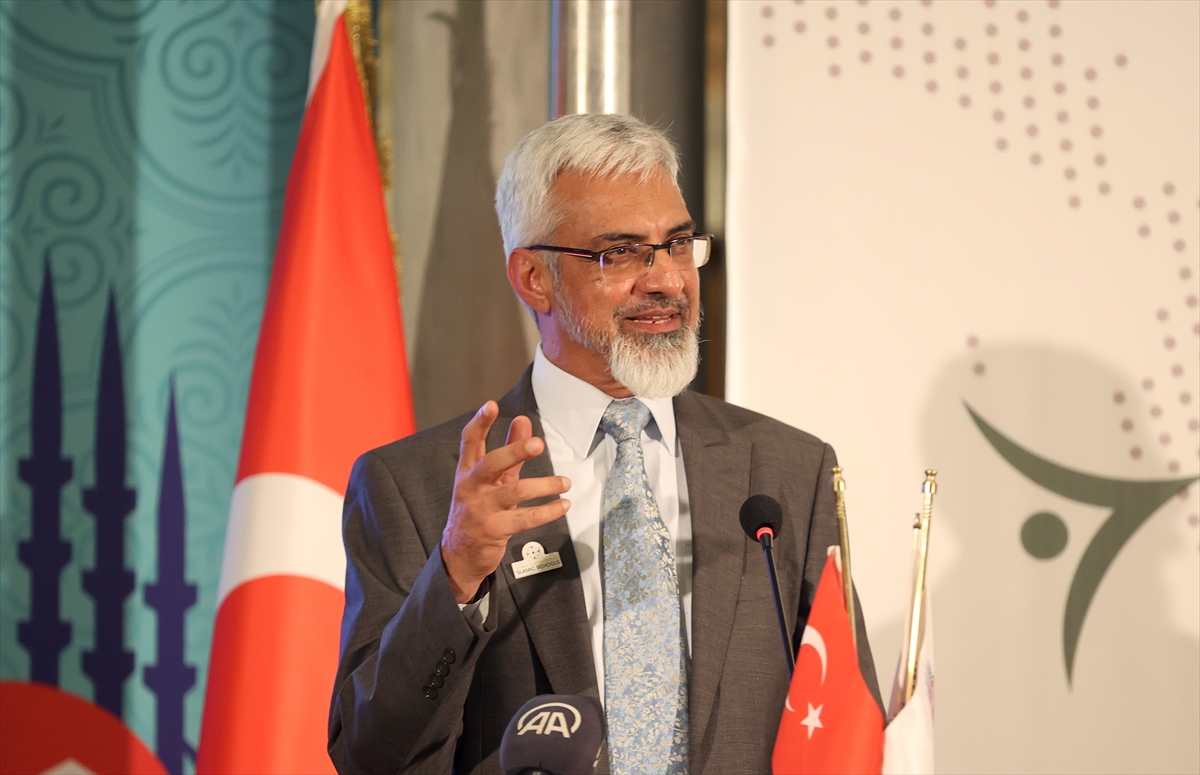 Dünyanın dört bir yanından İslami eğitim uzmanları İstanbul'da buluştu