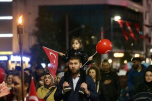 DÜZCE (AA) – Düzce'de 29 Ekim Cumhuriyet Bayramı dolayısıyla fener