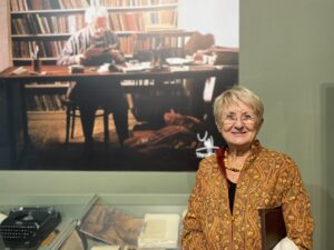 - Sergide usta edebiyatçılar Turgut Uyar, Edip Cansever ve Behçet