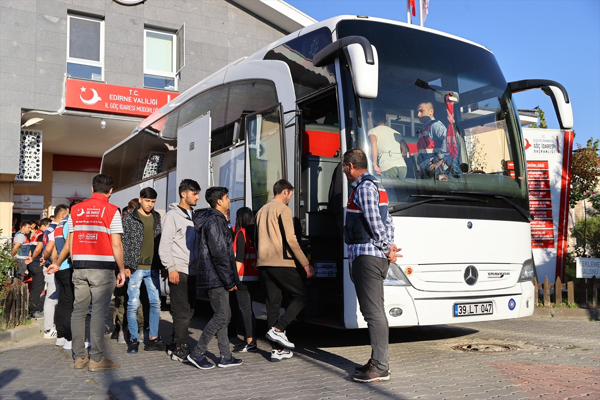 Edirne'de 139 düzensiz göçmen sınır dışı edildi