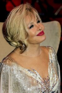 - Festival kapsamında konser veren sanatçıya, Başkentlilerin yanı sıra farklı