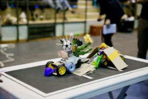 ESKİŞEHİR (AA) – Eskişehir'de düzenlenen yarışmada, oldukça sınırlı parçalardan 2