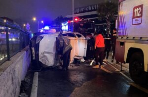 İSTANBUL (AA) – Eyüpsultan'da kaldırıma çarparak takla atan araçta sıkışan